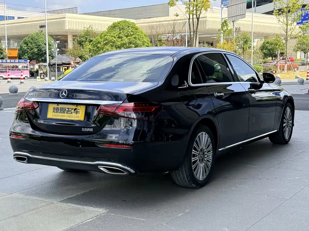 Mercedes-Benz E-Class — миниатюра 7