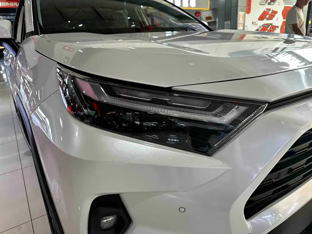 Toyota RAV4 — миниатюра 17