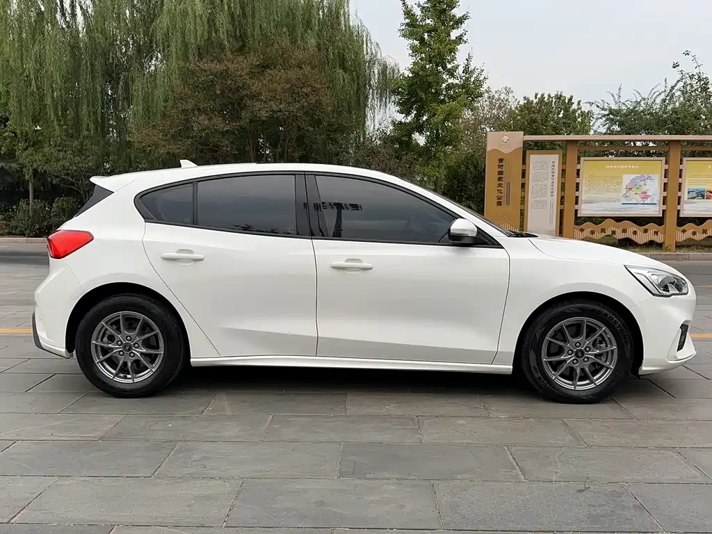 Ford Focus — миниатюра 7