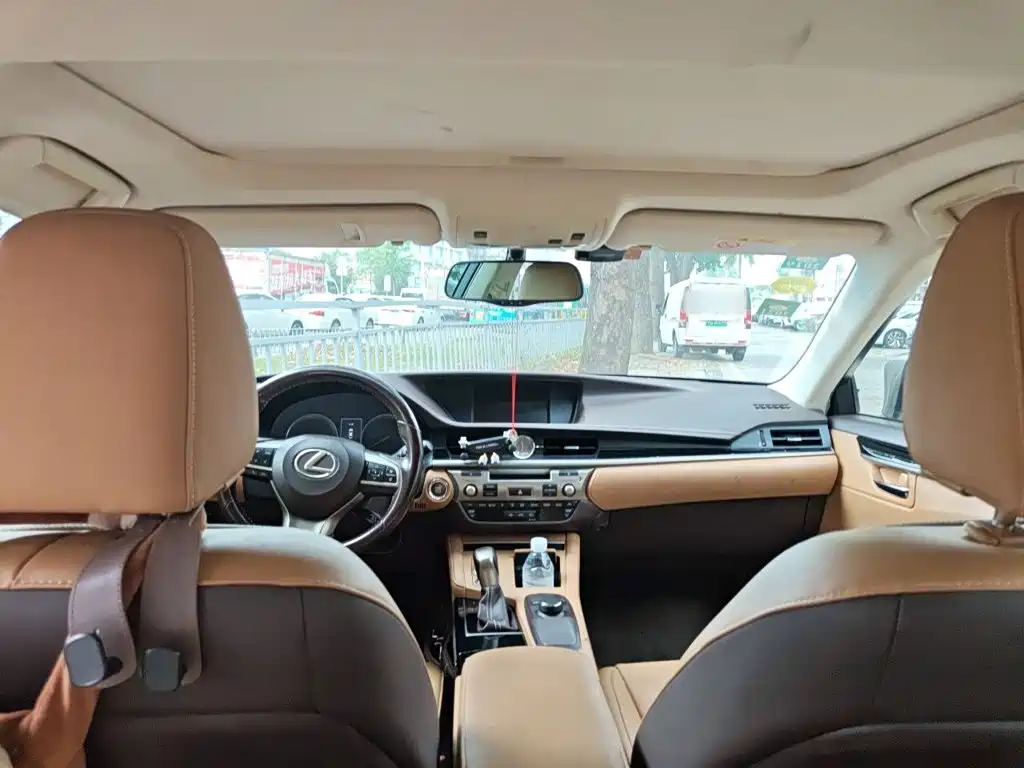Lexus ES — миниатюра 15