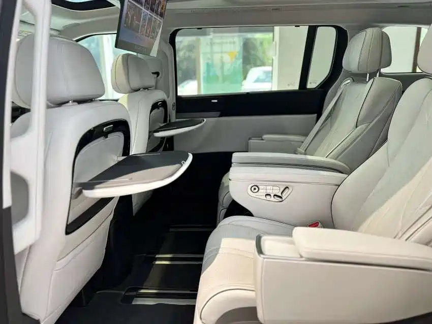 XPeng X9 — миниатюра 11