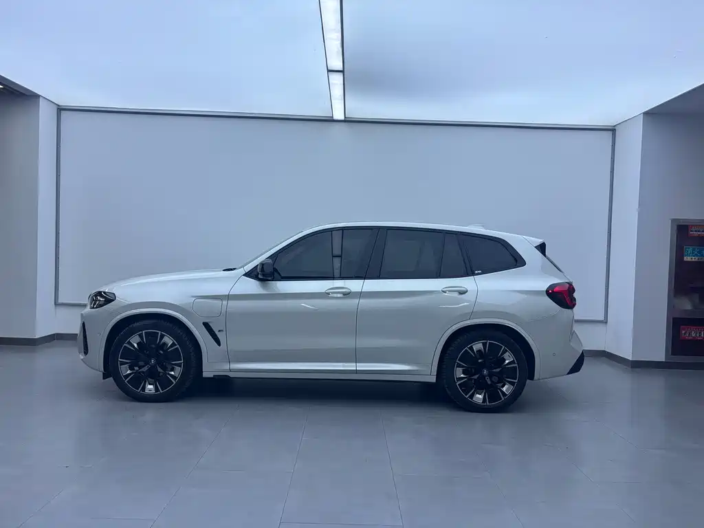 BMW iX3 — миниатюра 2