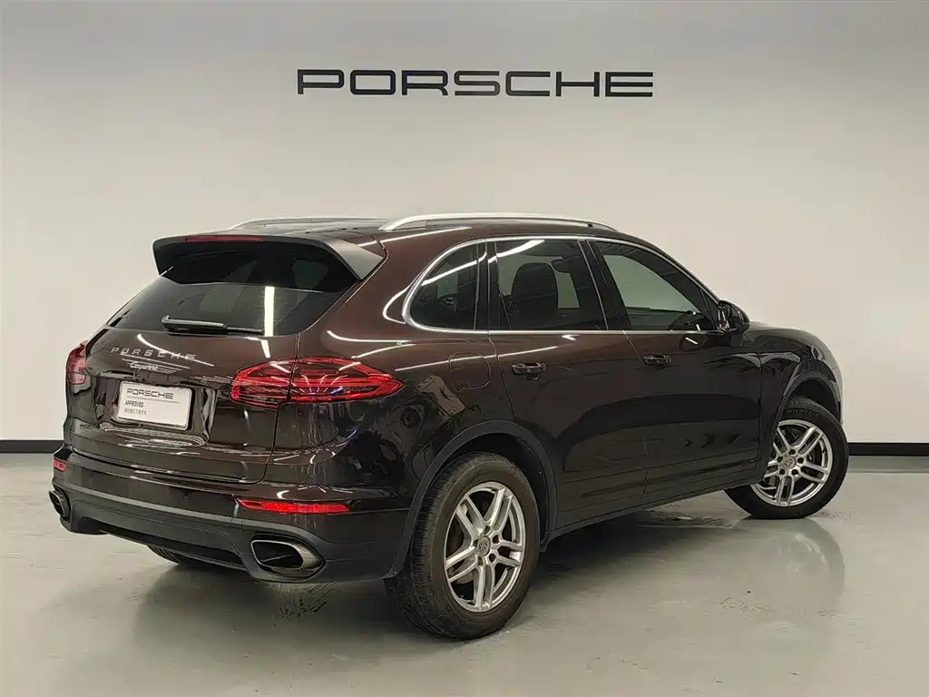 Porsche Cayenne — миниатюра 7
