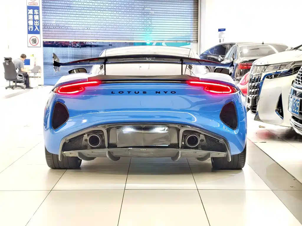 Lotus Emira — миниатюра 5