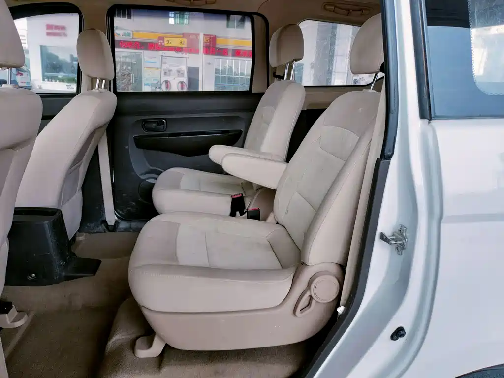 Wuling Hongguang — миниатюра 11