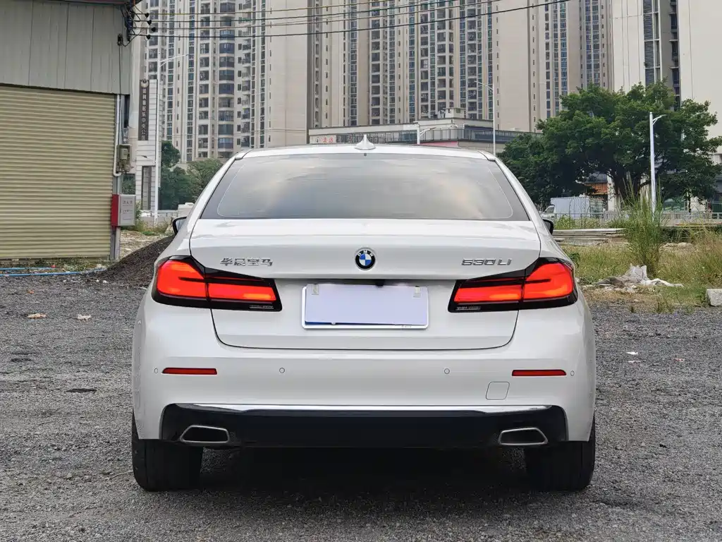 BMW 5 Series — миниатюра 5