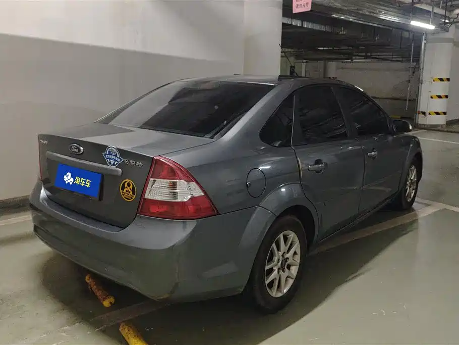 Ford Focus 2011 1.8L MT Comfort