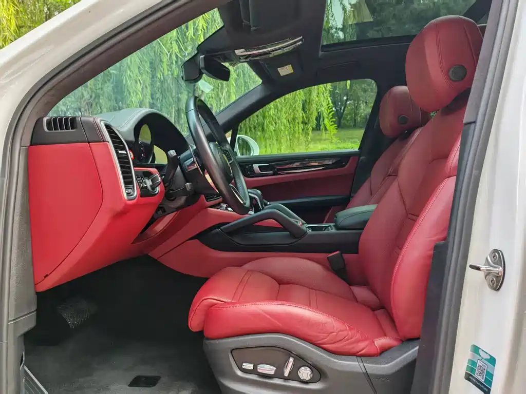 Porsche Cayenne — миниатюра 8
