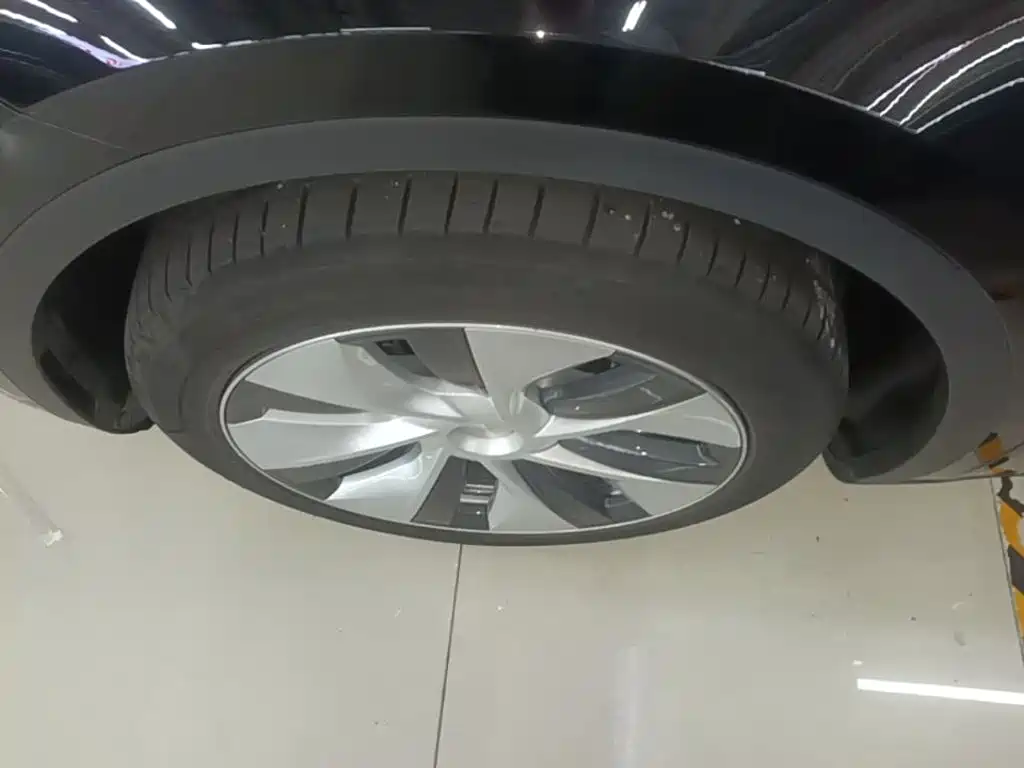 Tesla Model Y — миниатюра 23