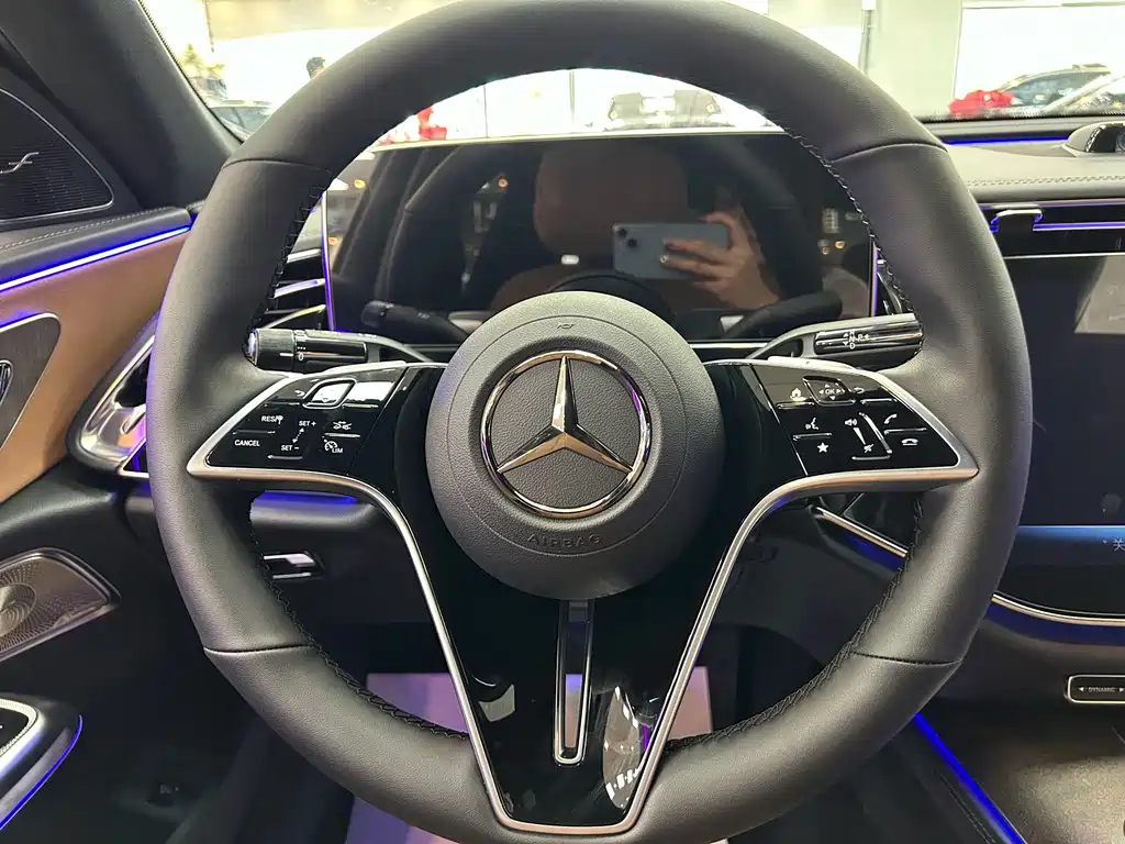Mercedes-Benz E-Class — миниатюра 14