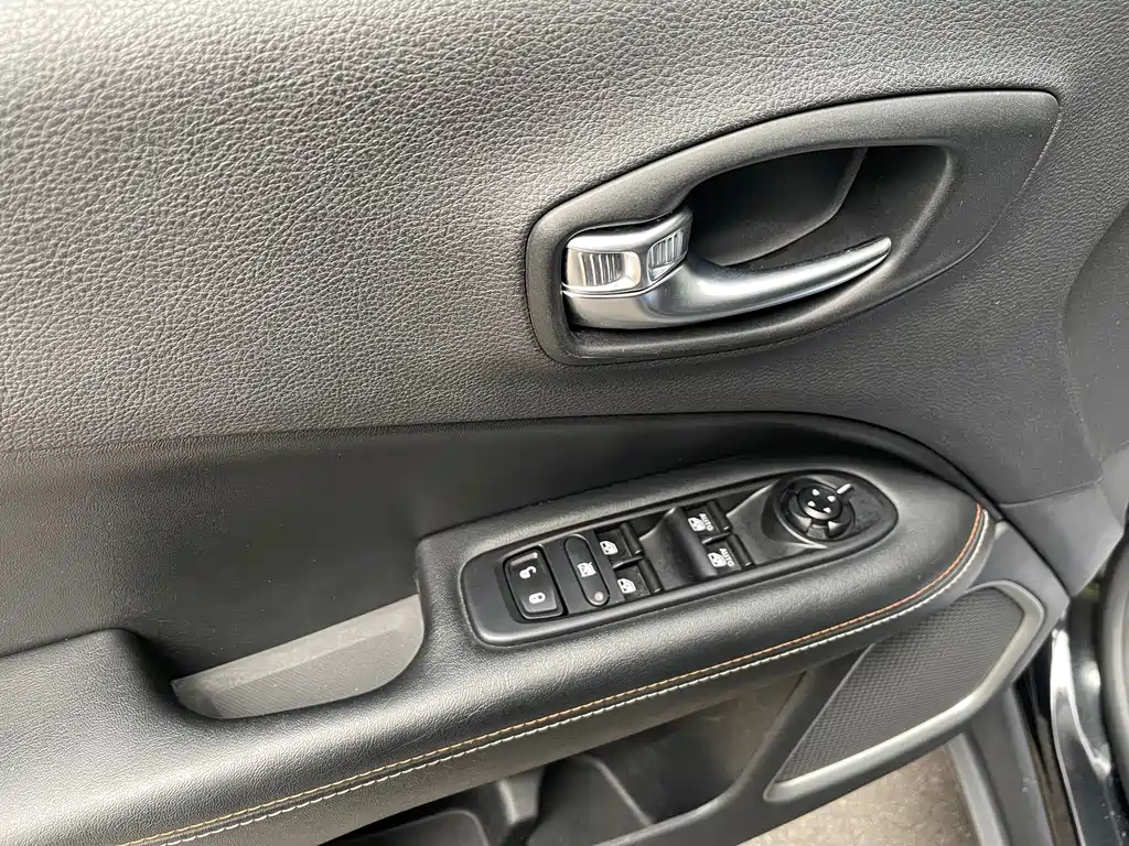 Jeep Compass — миниатюра 8