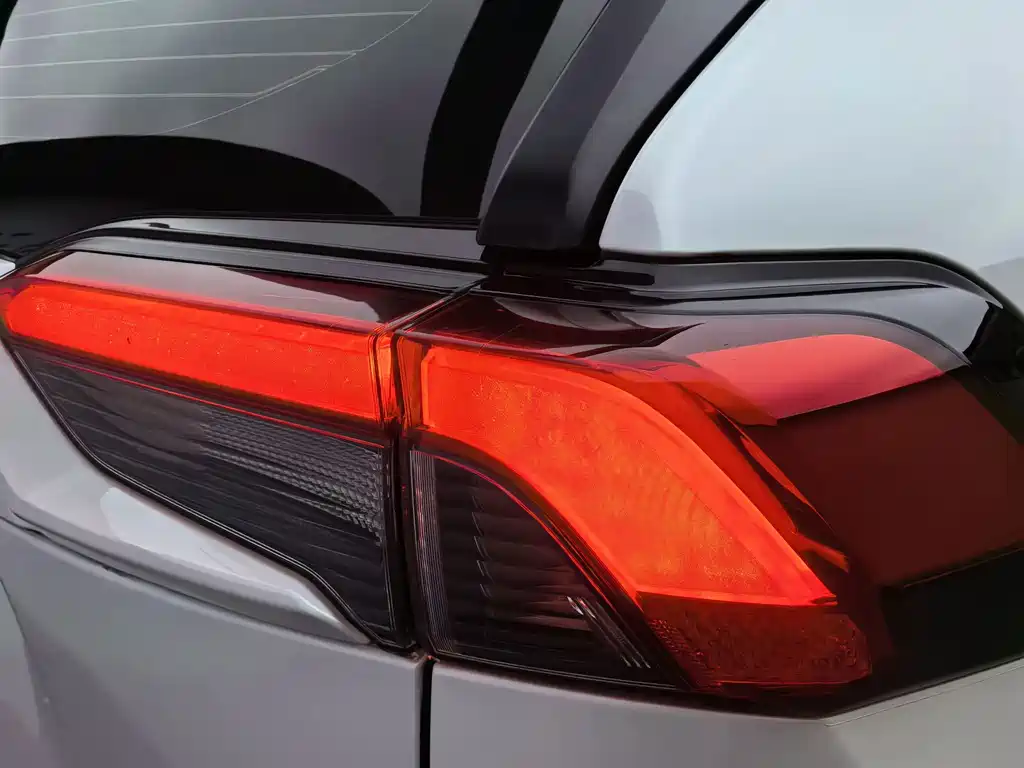 Toyota RAV4 — миниатюра 19