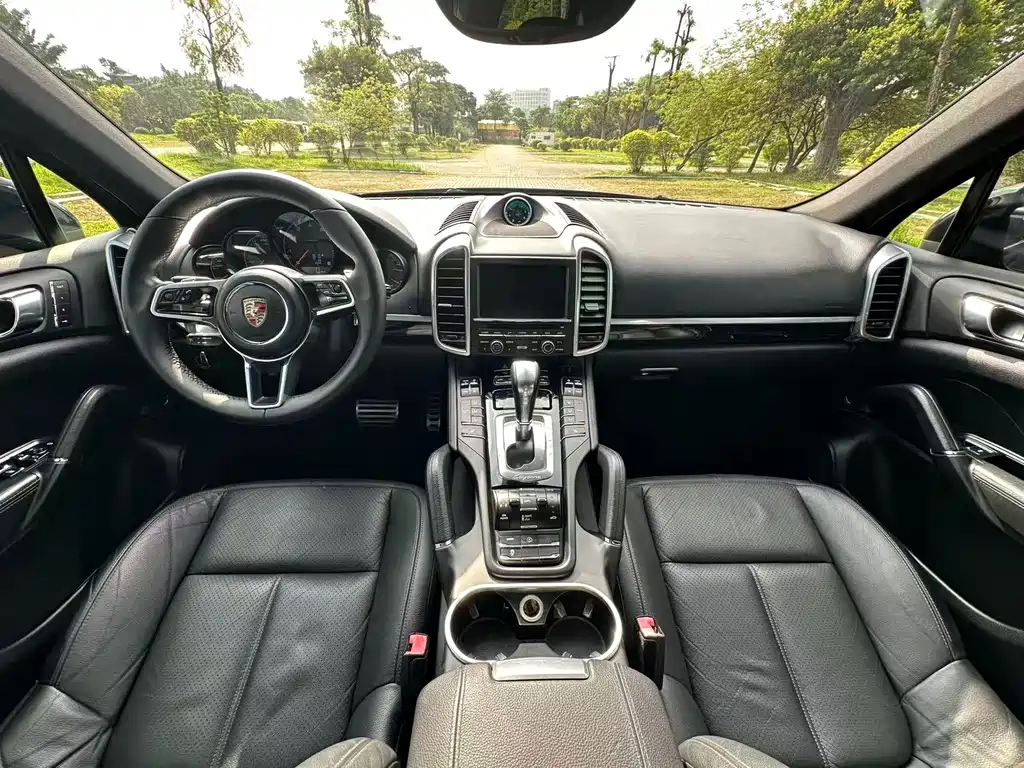 Porsche Cayenne — миниатюра 12