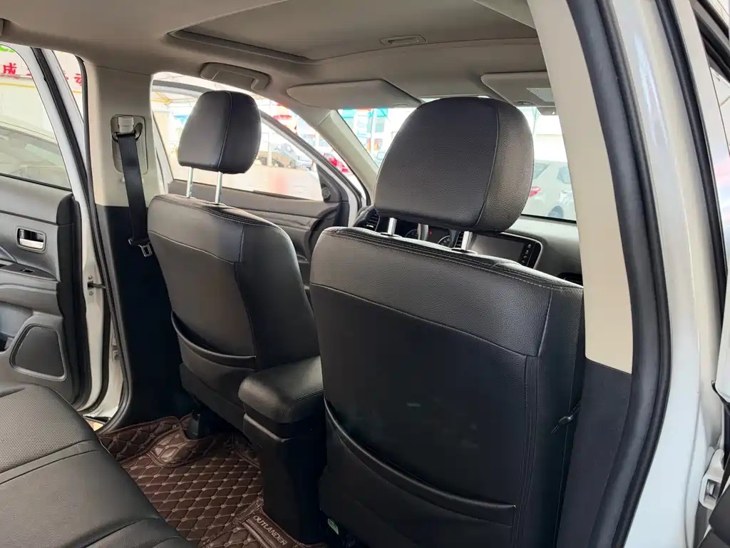Mitsubishi Outlander — миниатюра 28