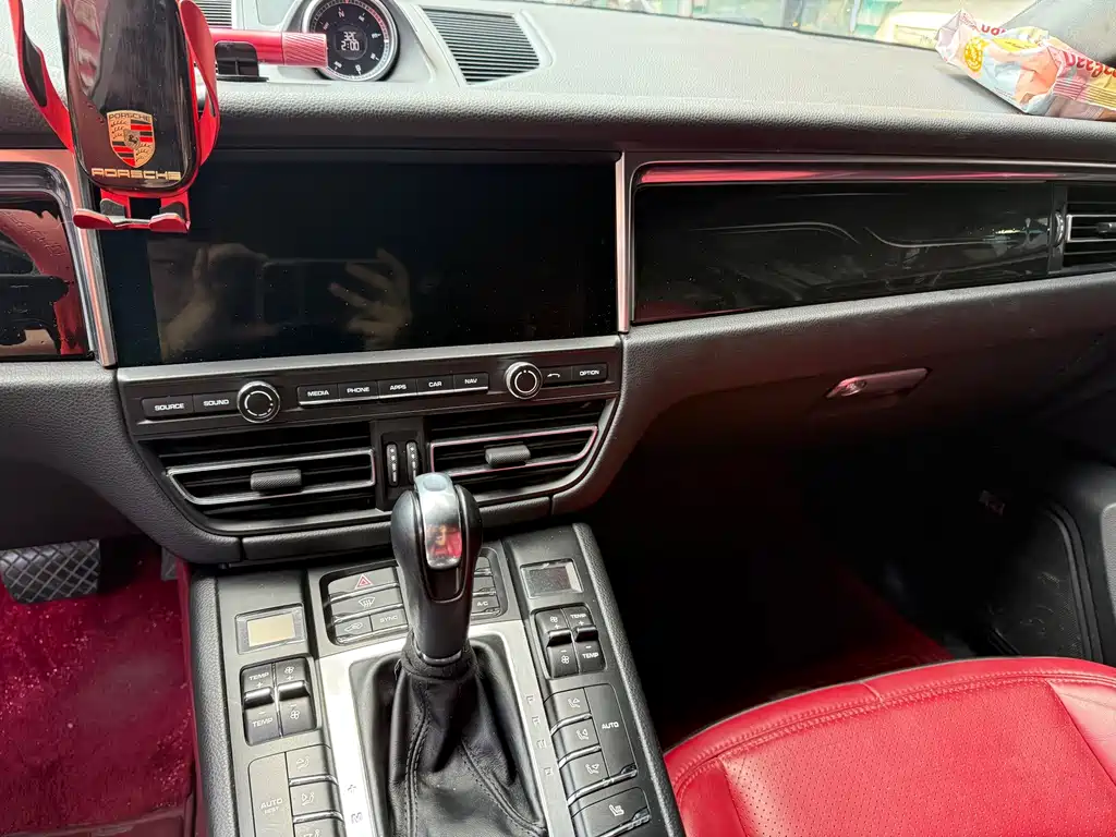 Porsche Macan — миниатюра 12