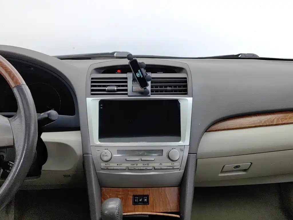 Toyota Camry — миниатюра 12