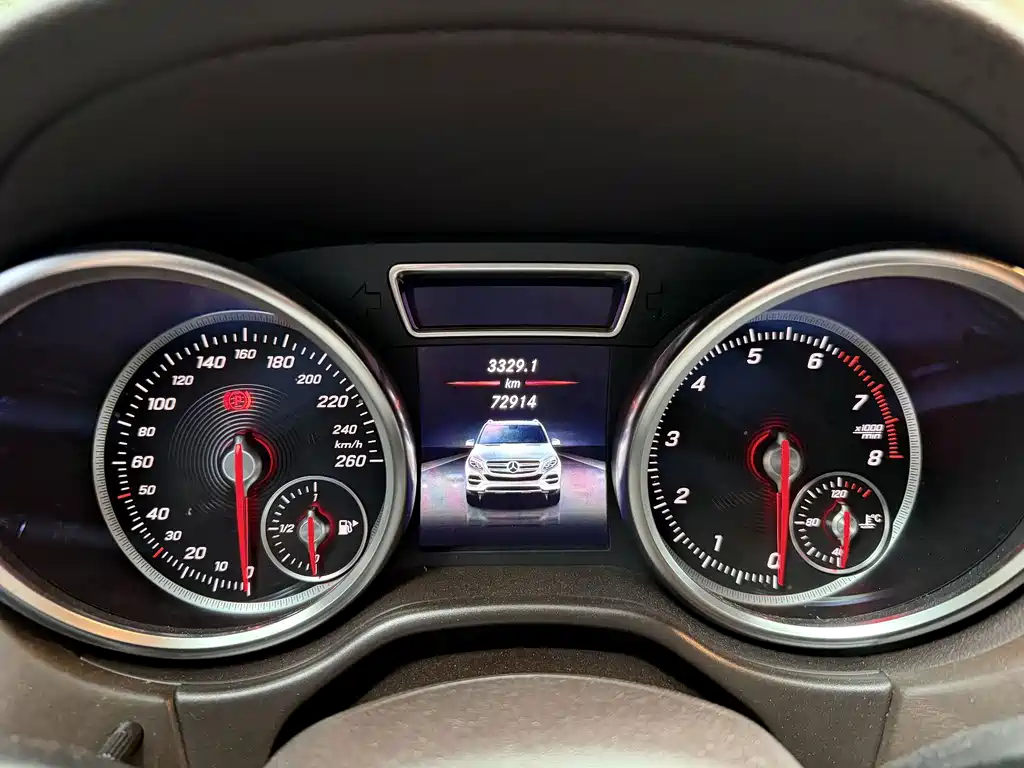 Mercedes-Benz GLE (Import) — миниатюра 10