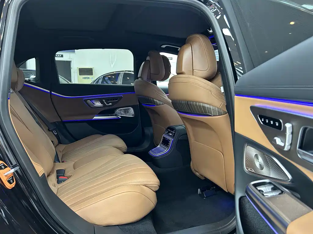 Mercedes-Benz E-Class — миниатюра 12