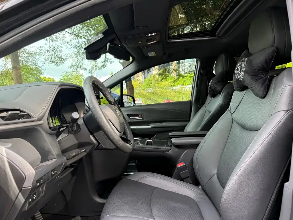 Toyota Sienna — миниатюра 8