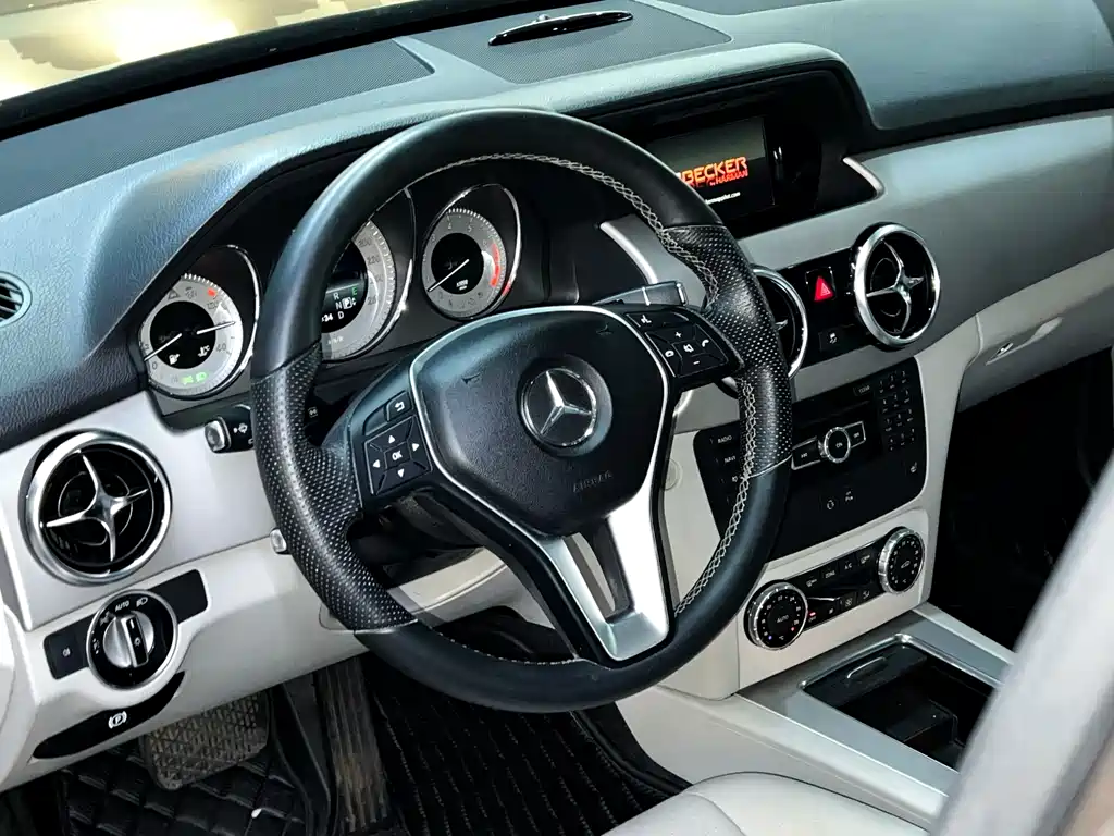 Mercedes-Benz GLK-Class Facelift GLK 300 4MATIC Fashion Type, фото 10