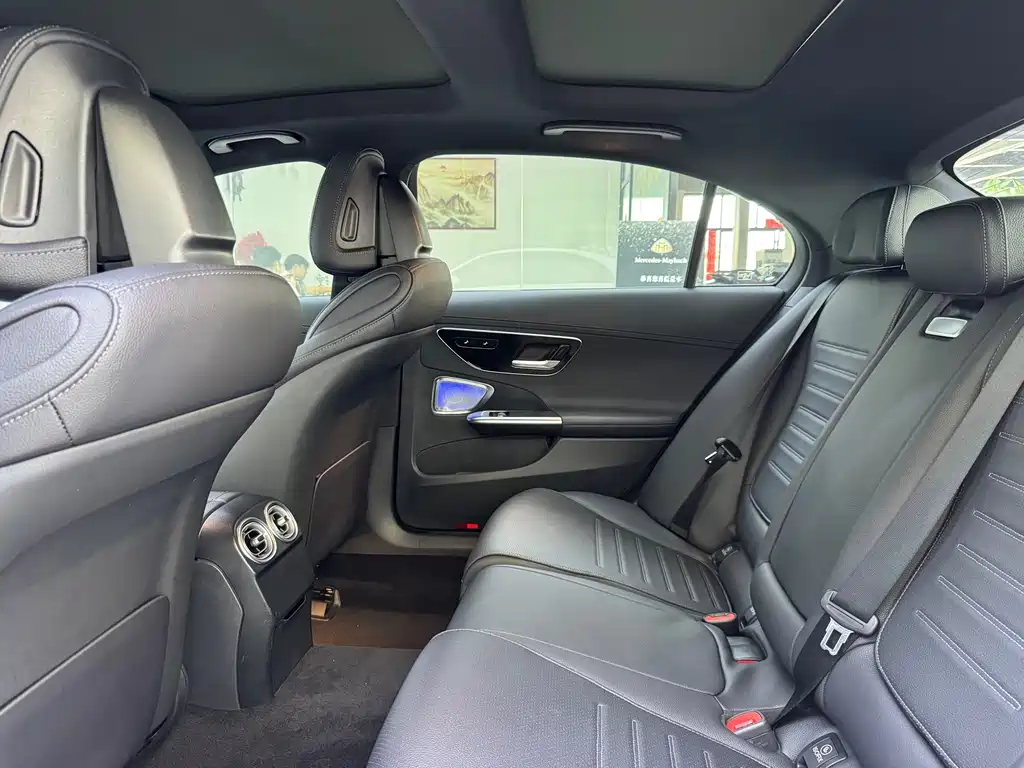 Mercedes-Benz C-Class — миниатюра 6