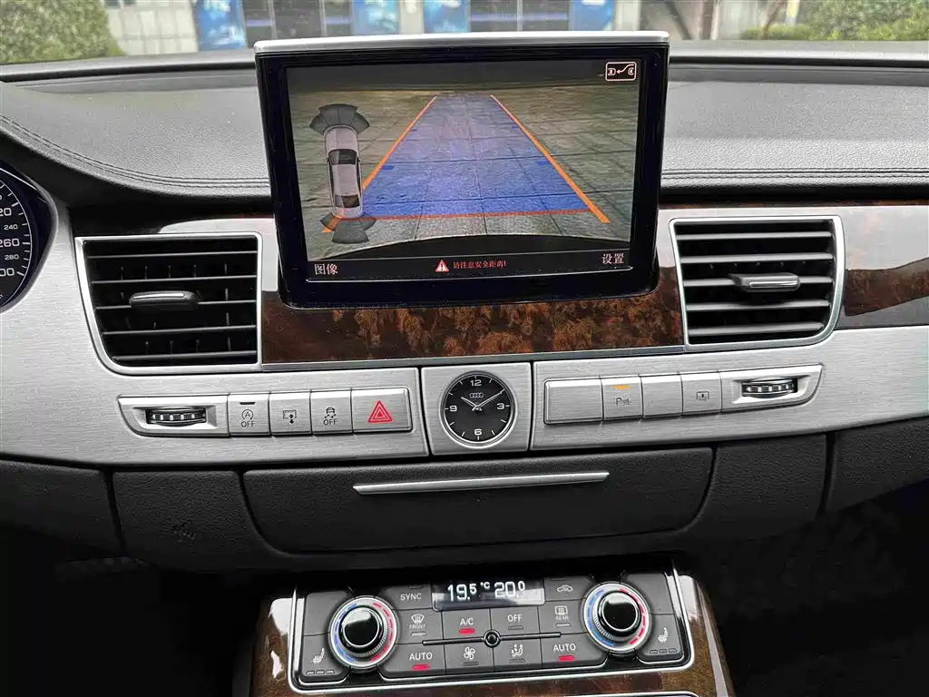 Audi A8 — миниатюра 10