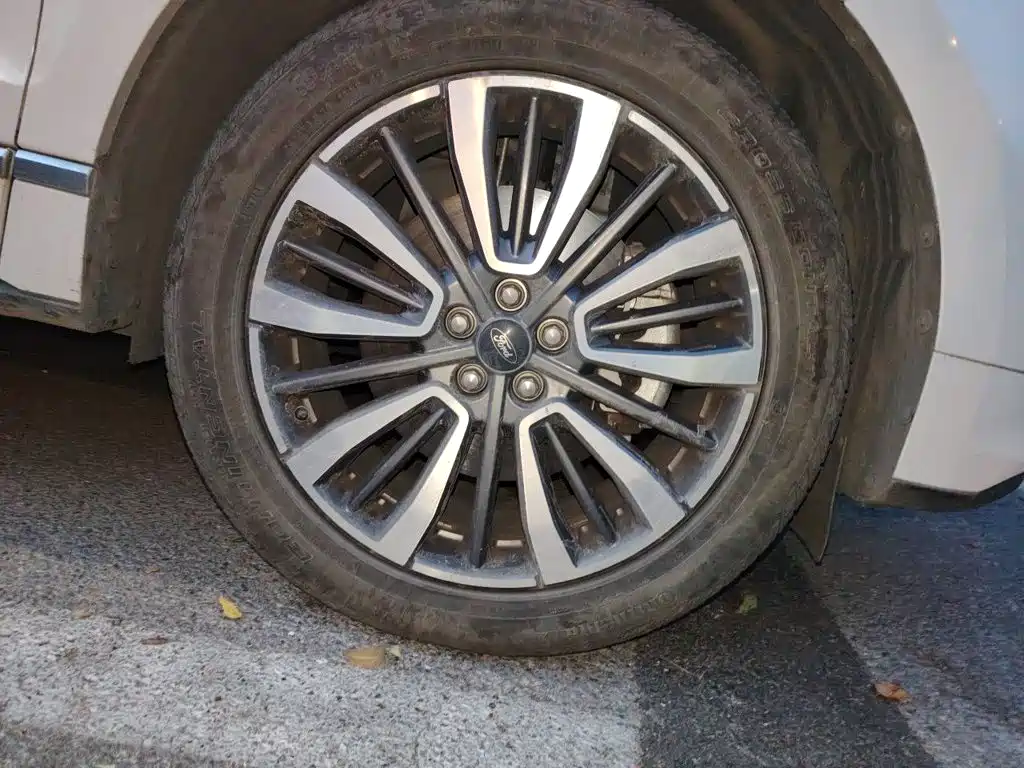 Ford Edge — миниатюра 24