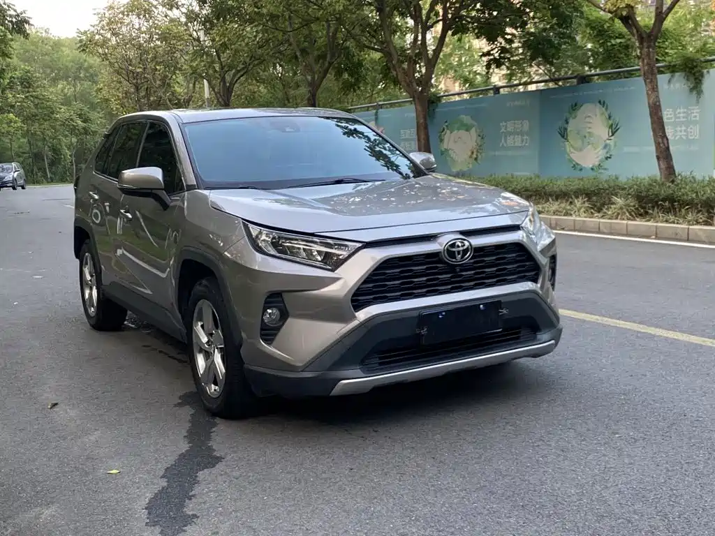 Toyota RAV4 — миниатюра 3