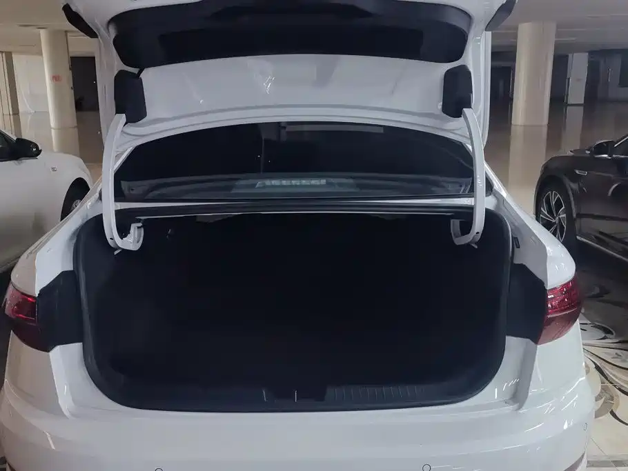 Volkswagen Sagitar 2022 200TSI DSG