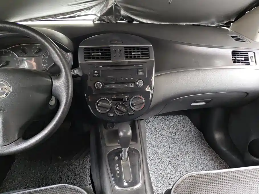 Nissan Tiida — миниатюра 13