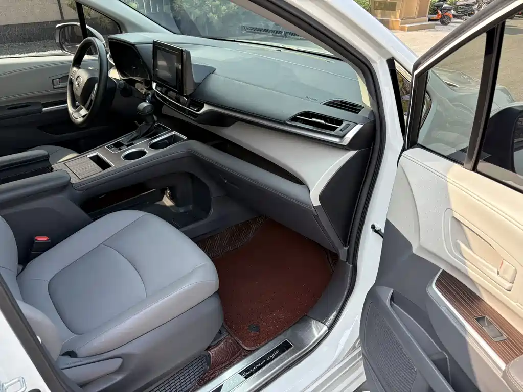 Toyota Granvia — миниатюра 18