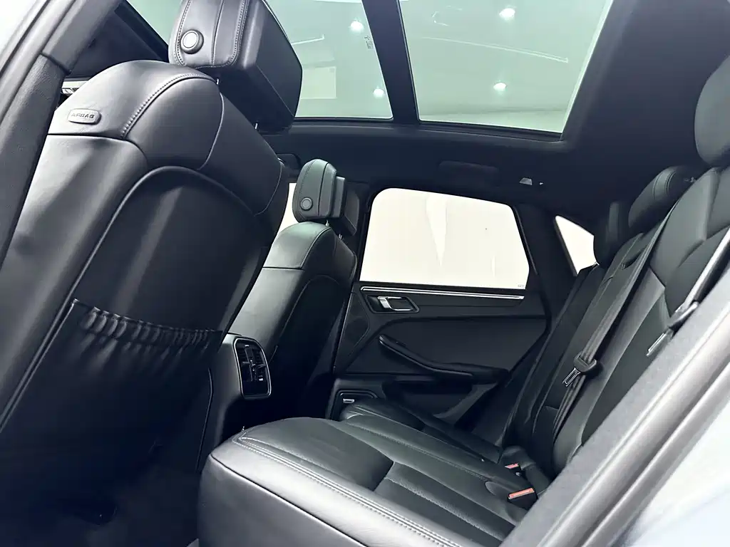 Porsche Macan — миниатюра 13