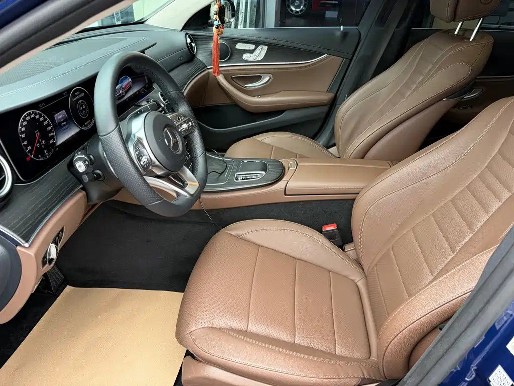 Mercedes-Benz E-Class — миниатюра 7