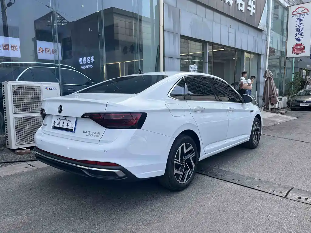 Volkswagen Sagitar 2025 300TSI DSG