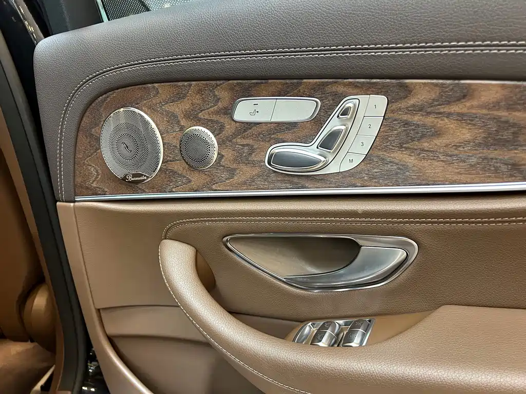 Mercedes-Benz E-Class — миниатюра 11