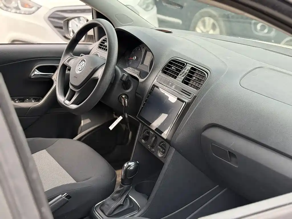 Volkswagen Polo — миниатюра 6