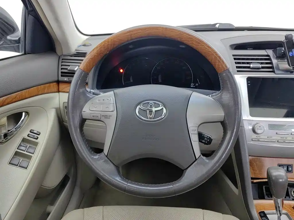 Toyota Camry — миниатюра 11