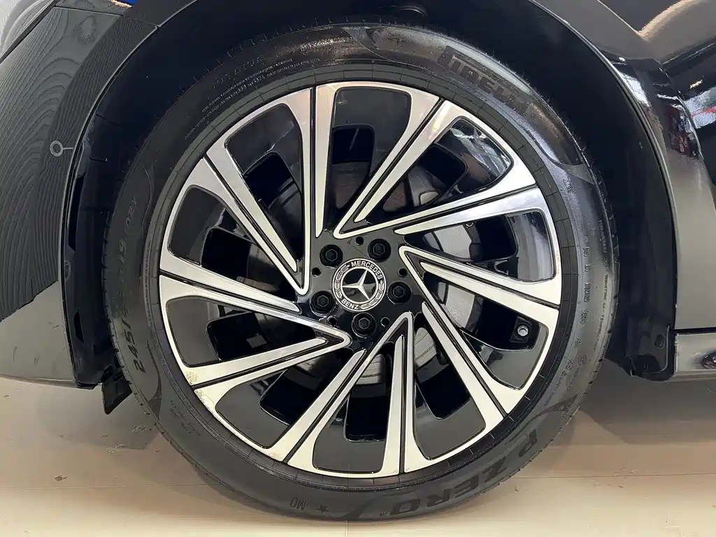 Mercedes-Benz E-Class — миниатюра 5