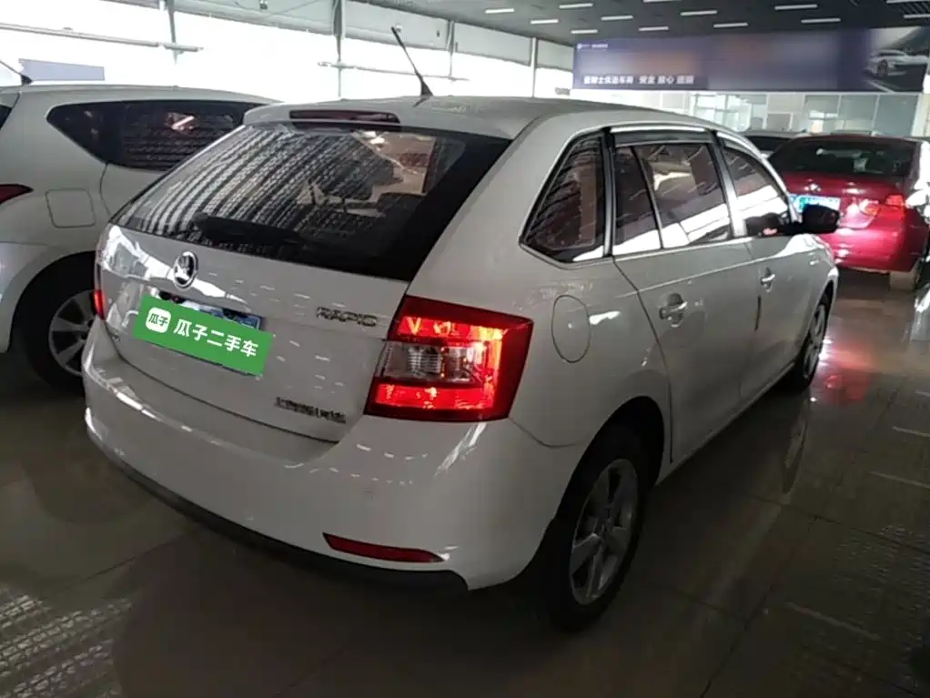 Skoda Rapid Spaceback — миниатюра 7