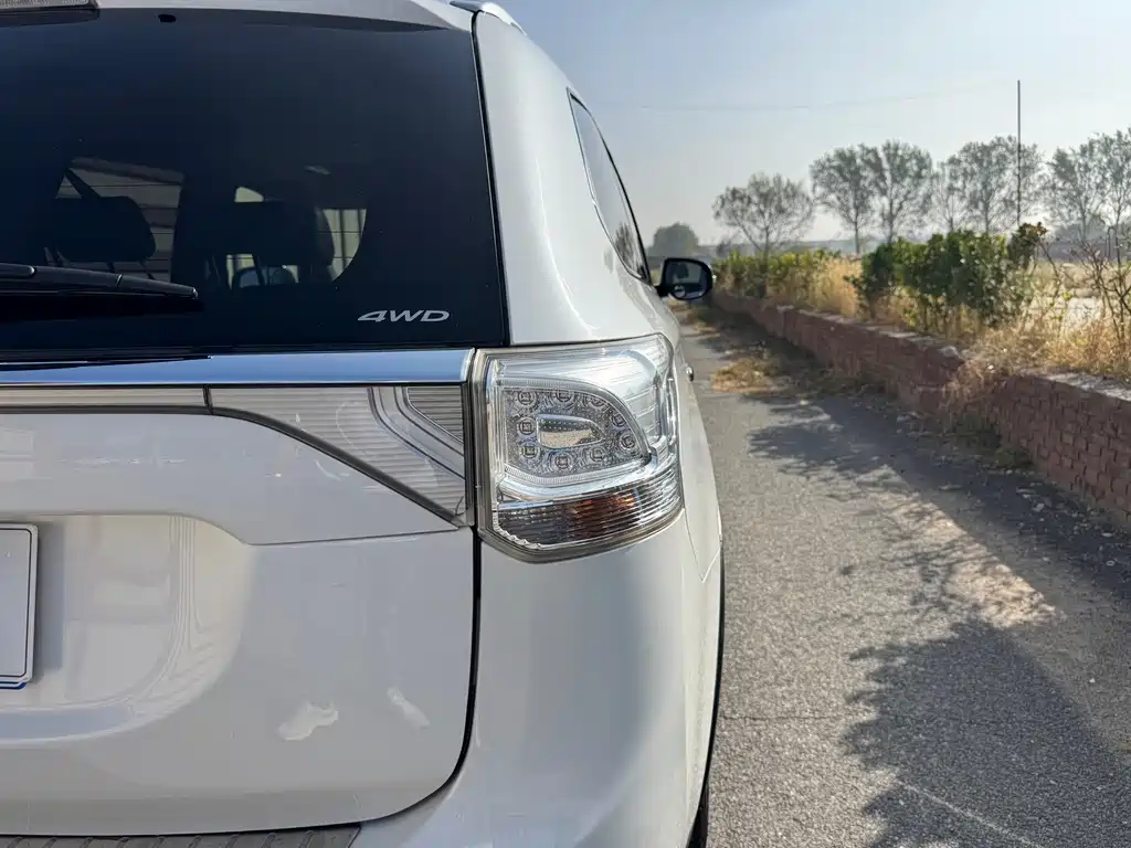 Mitsubishi Outlander (Import) — миниатюра 27