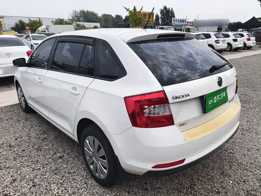 Skoda Rapid Spaceback — миниатюра 5