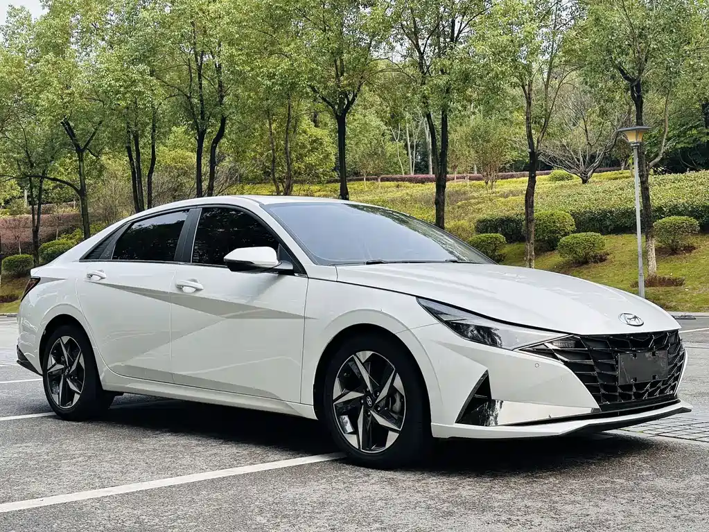 Hyundai Elantra — миниатюра 3
