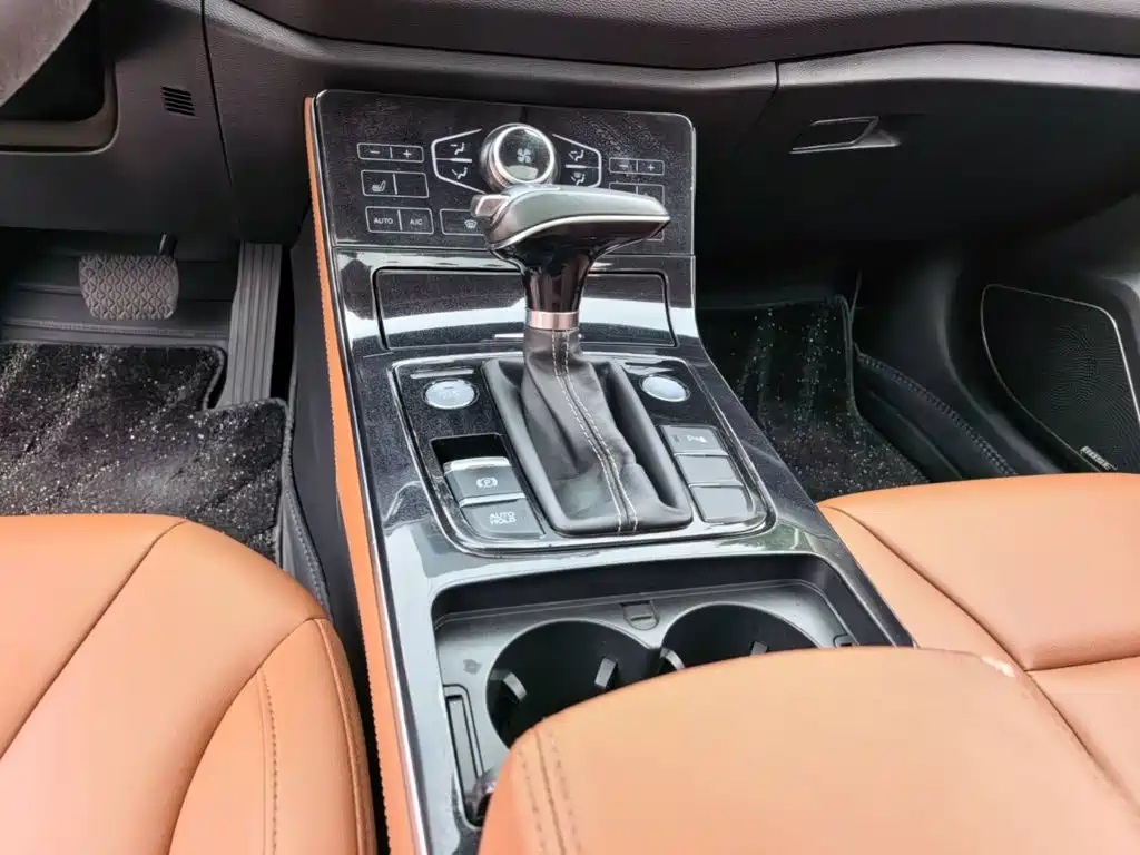 Hongqi Hongqi H5 — миниатюра 14