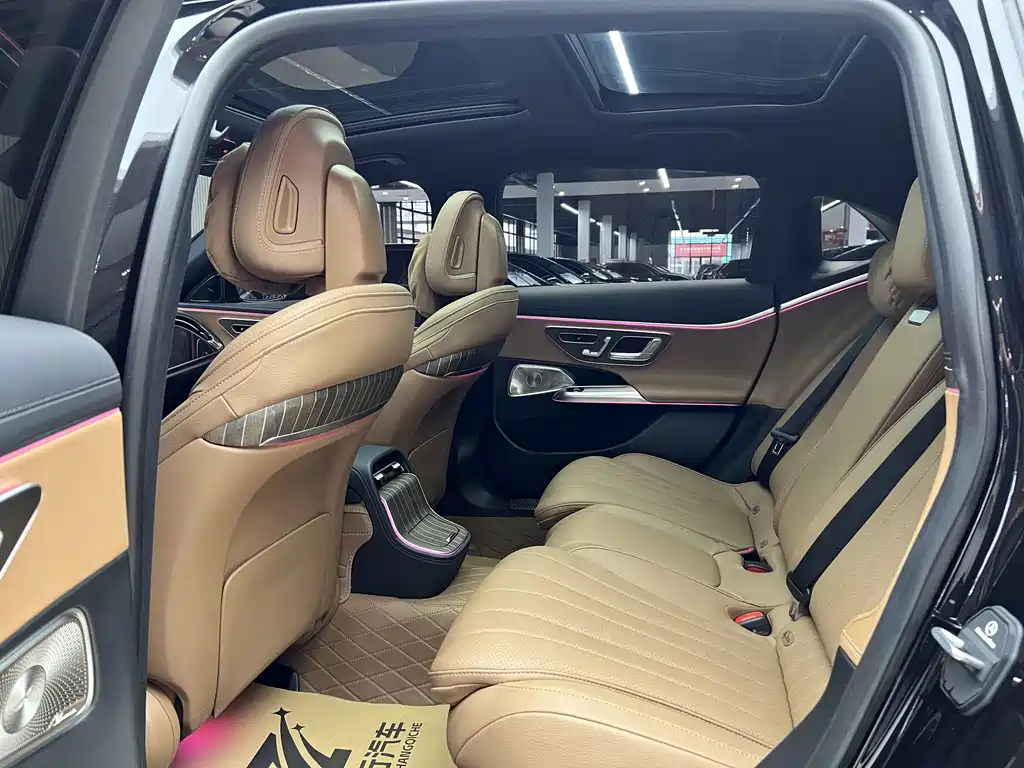 Mercedes-Benz E-Class — миниатюра 11