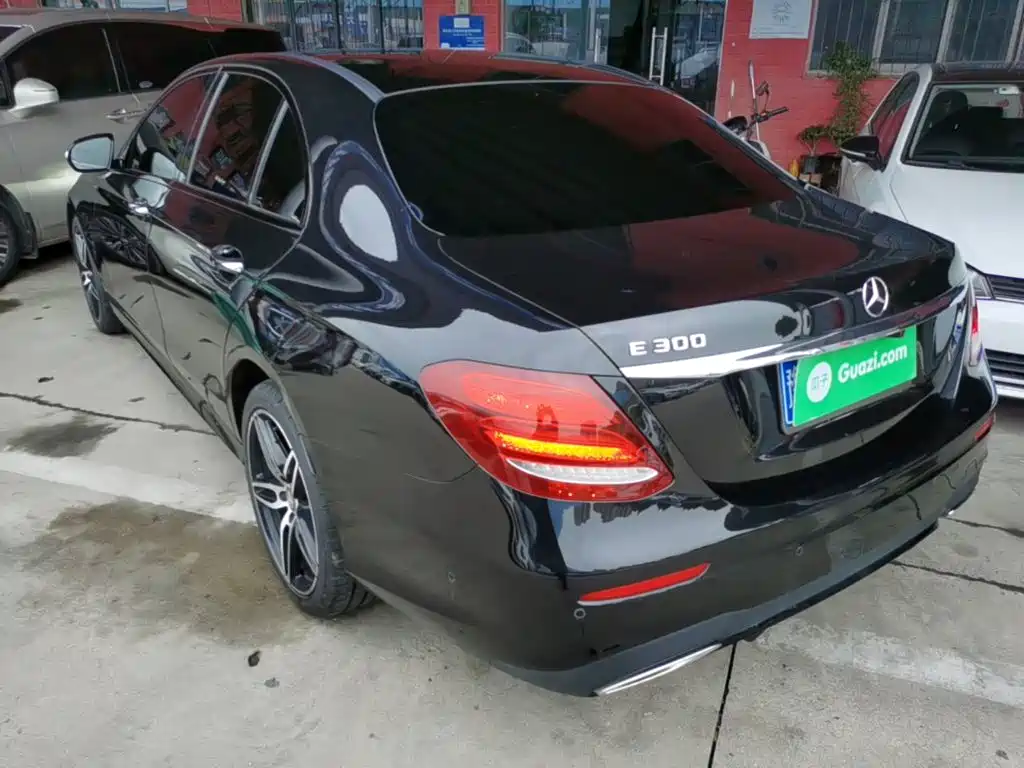 Mercedes-Benz E-Class — миниатюра 5