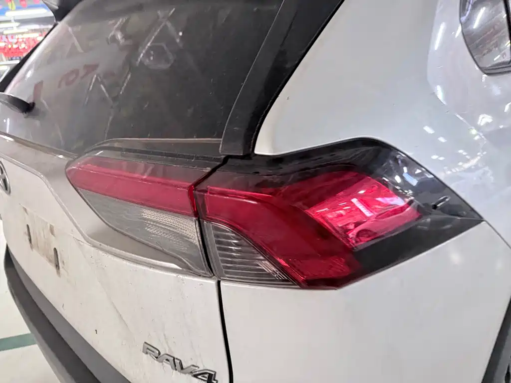 Toyota RAV4 — миниатюра 20