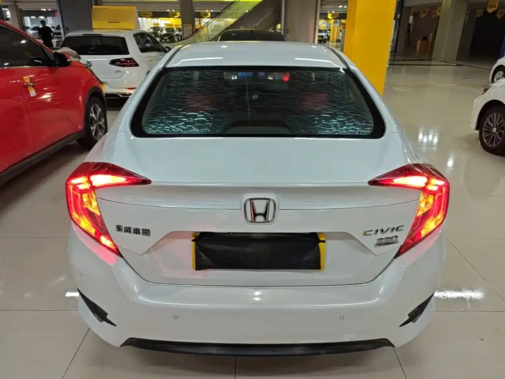 Honda Civic 2016 220TURBO CVT Luxury