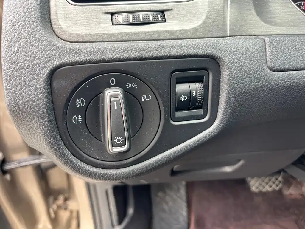 Volkswagen Golf — миниатюра 12
