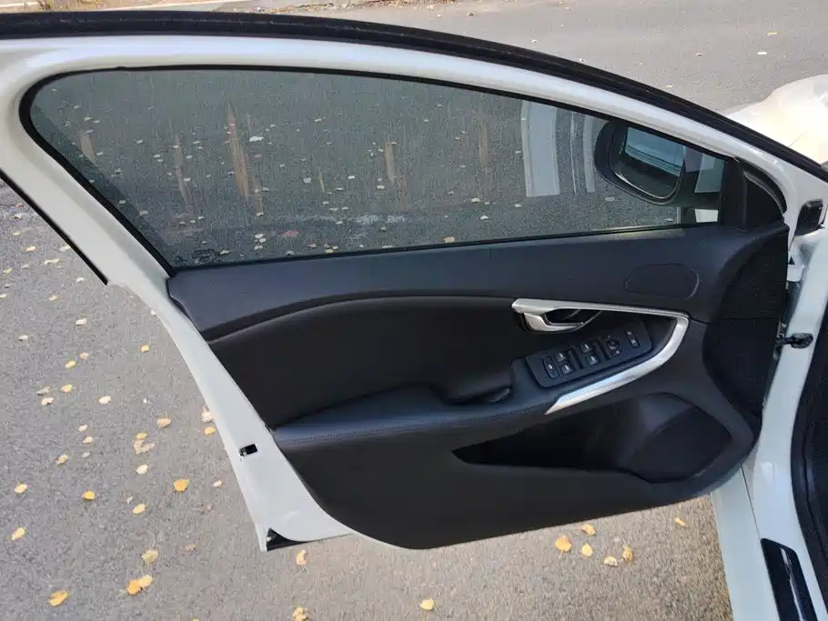 Volvo V40 — миниатюра 7