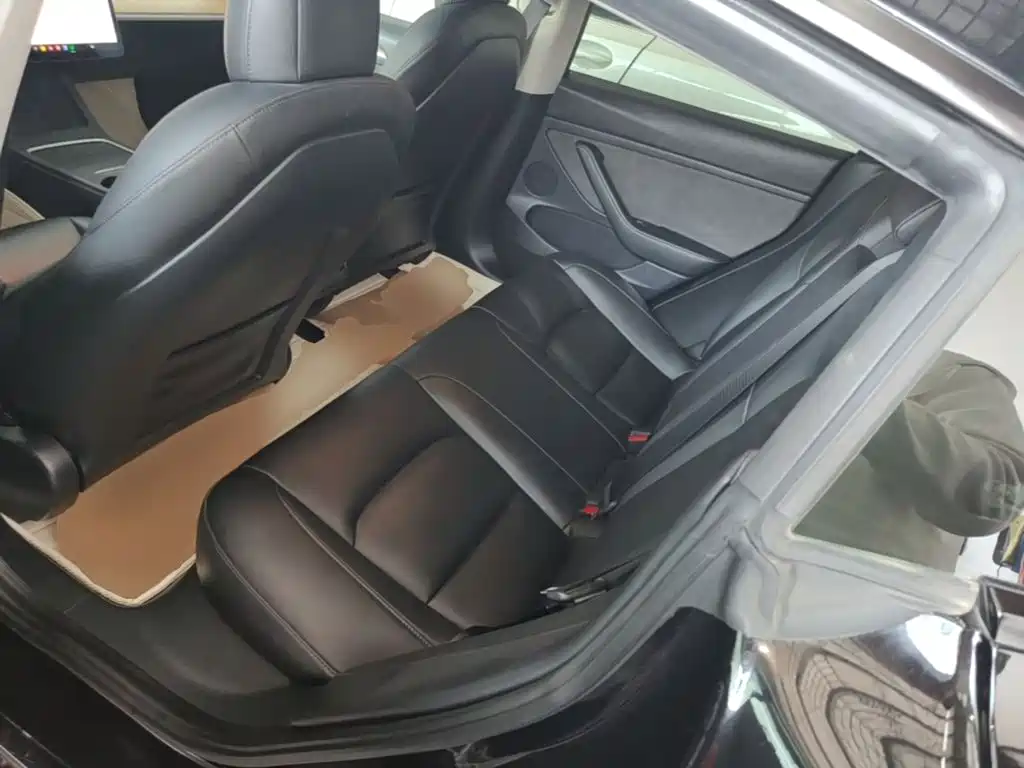 Tesla Model 3 — миниатюра 13